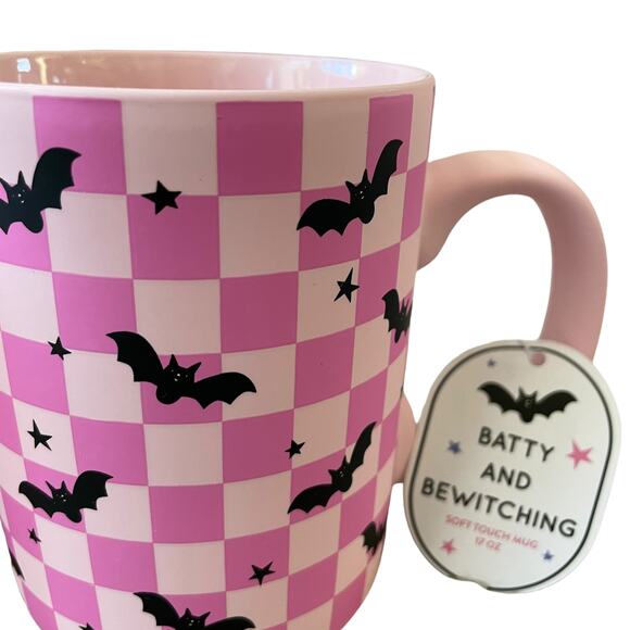HALLOWEEN SOFT TOUCH COFFEE MUG HOT PINK CHECKERED BATS - BATTY & BEWITCHING NEW - Picture 7 of 12